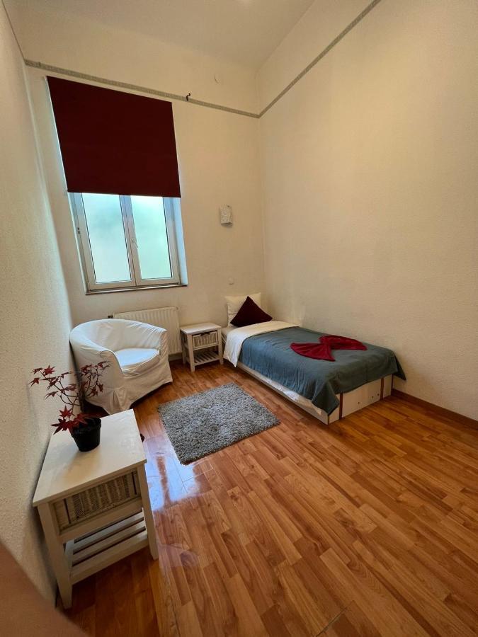 Elena Budapest